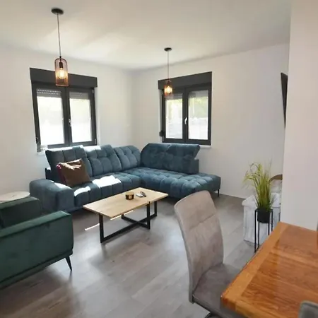 Vrt Pod Zvijezdama Apartment *